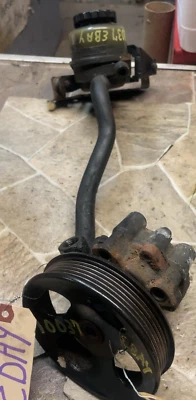 2001-2007 TOYOTA SEQUOIA 04-06 TUNDRA  Power Steering Pump w Reservoir OEM - Image 1 of 4