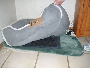 HEATED MAT / PAD  PET  BED  WARMER 4  DOG OR CAT. 16 INCH X 12 INCH SELLER USA