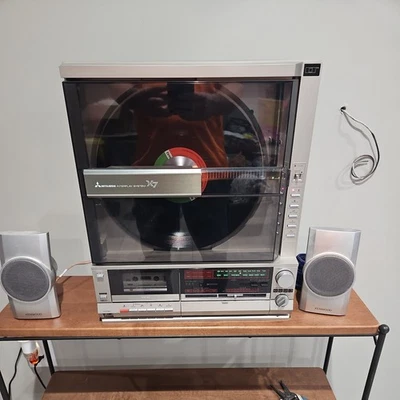 Sistema estéreo tocadiscos vertical Mitsubishi Interplay X-7  Foto 1 de 4