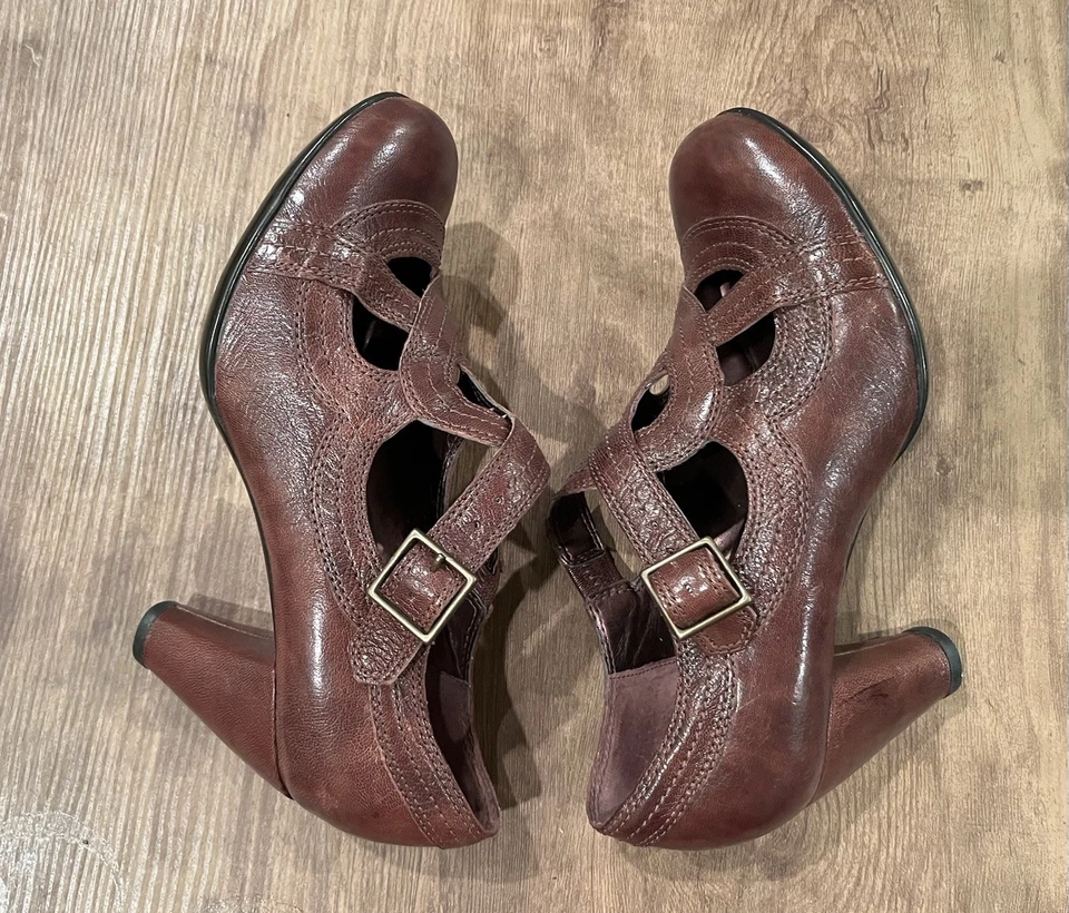 Indigo Womens Shoes 8 M Brown Leather Crisscross Straps Block High Heel Buckles - Image 1 of 4