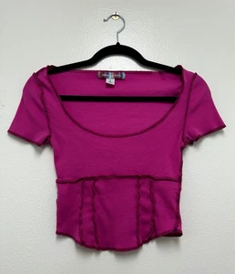 Top corto Urban Outfitters cuello redondo manga corta rosa intenso costuras talla pequeña - Imagen 1 de 8