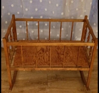 Berço/balancim/berço de madeira vintage para decoração, bonecas, adereço fotográfico - Imagem 1 de 4