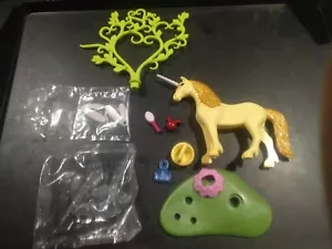 PLAYMOBIL UNICORNIO AMARILLO CON ACCESORIOS - 23/11/21 - Imagen 1 de 1