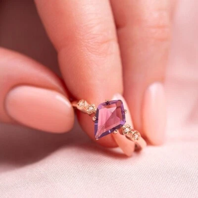Anillo de cóctel Art Deco plateado chapado en oro rosa de 14 quilates corte cometa amatista púrpura Foto 1 de 4