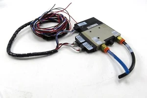 SMC NZM101H Pneumatic Vacuum w/ SMC ZSE1-00-55CN Pneumatics & NVJ114-5LOZ - Picture 1 of 6