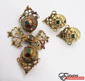 Iberian Peninsula Emerald, 15K Yellow Gold Pendant and Earrings Jewelry Suite - Picture 1 of 14