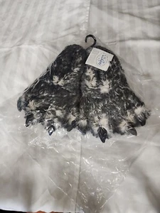 Free shipping Wolf Paw Slippers - Gray Animal Claw Feet youth size new sealed - Picture 1 of 4