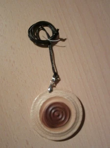 Kette hellbraun braun Holz gedrechselt 5,5 cm unikat (3) mit Lederband - Bild 1 von 1