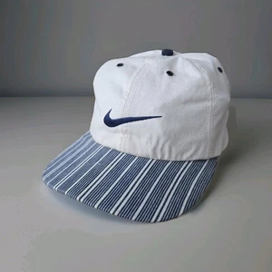 Cappello snapback Nike vintage anni 90 made in USA logo swoosh orlo a righe blu bianco - Foto 1 di 5