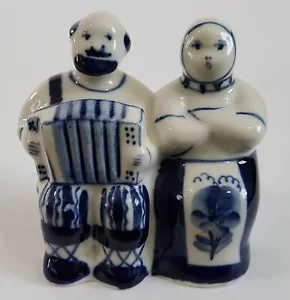 GZHEL Porcelain Figurine Man w/Accordion & Woman Couple White/Blue Russia - Picture 1 of 12
