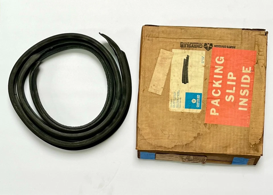 Dodge Plymouth 1969-73 carrocería en C 4 puertas HDTP barandilla de techo derecha banda de clima 2900814 nuevo en stock Foto 1 de 1