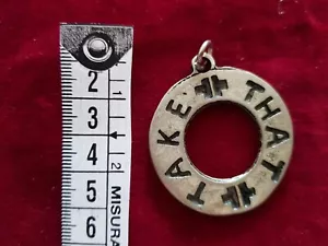 TAKE THAT Gary Barlow, Robbie Williams, Howard Donald, VINTAGE METAL PENDANT - Picture 1 of 1