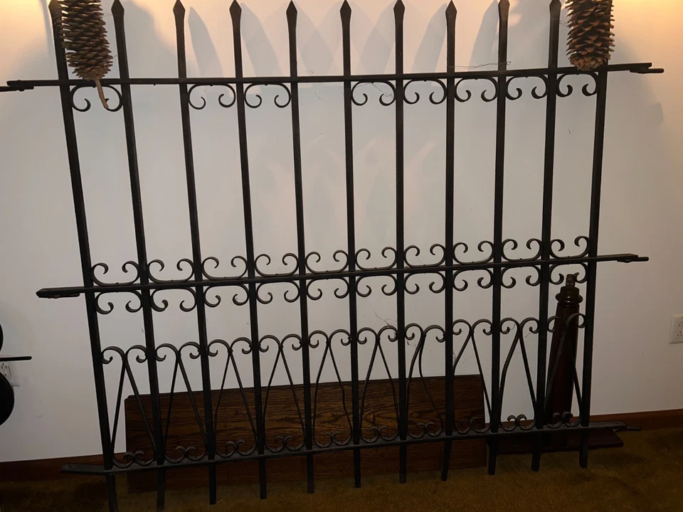 Puerta de jardín antigua de hierro forjado Foto 1 de 1