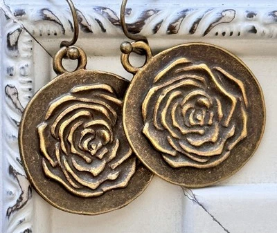 Pendientes de flores de bronce grabados. Rosa. Bloom Foto 1 de 3