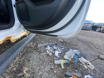 Used Rear Right Door Assembly Rear Side fits: 2014 Chevrolet Silverado 1500 pick Foto 1 de 4