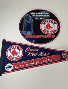 Lote De 2 Banderines/Calcomanía Campeones Serie Mundial Medias Rojas Boston 2004/2007 De Colección - Imagen 1 de 7