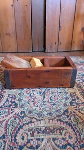 Sweet Antique Early Country Handmade Wood Scrub Box Sq.Nails 13" Patina - Picture 1 of 9