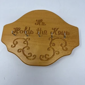 Vintage Holz Wandhalterung 5 Haken Schlüsselhalter Er hält die Schlüssel Religiös Landhaus - Bild 1 von 8