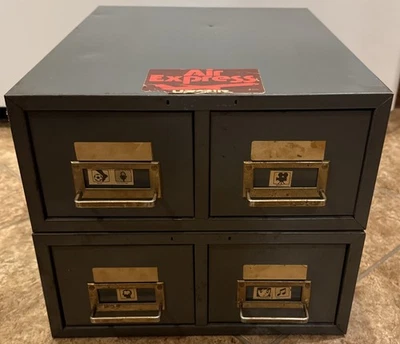 Gabinete de cajones apilados Steelmaster gris de 4 cajones de metal 3x5 para tarjetas índice Foto 1 de 4