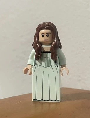 LEGO Carina Smyth Minifigure - 71042 Caribbean Pirates  Silent Mary - Image 1 of 4