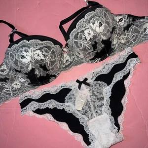 Victoria's Secret 32D BRA SET XS panty BLACK SILVER WHITE SEDUCTION FASHION SHOW - Picture 1 of 3