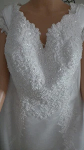 Wedding Gown Very Embellished Elegant Classy 22W or Smaller Satin Train Beaded - Picture 1 of 24