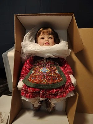 MUÑECA ADORA EDICIÓN LIMITADA #101/200 Gadara-Armenia 2009 NIÑOS ALREDEDOR DEL MUNDO Foto 1 de 4