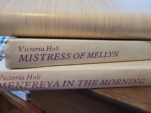 Mistress of Mellyn & Menfreya in the Morning by Victoria Holt 1960 Hardcover lot - Picture 1 of 6
