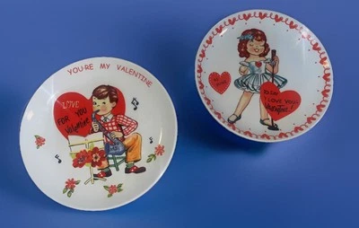 Valentine’s Plates Retro Hearts Love  Themed Set Of Two - Image 1 of 4