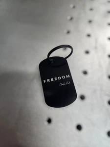 Charlie Kirk - Freedom - BRANDNEU - SCHLÜSSELANHÄNGER MIT LASERGRAVUR - Bild 1 von 1