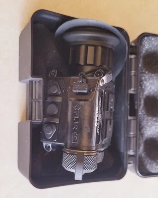 Monóculo Flir Breach PTQ136 imagem térmica 60Hz capacete montável - Imagem 1 de 4