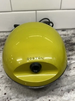 Sacapuntas eléctrico en forma de huevo modelo 16 verde aguacate Boston de colección Foto 1 de 4