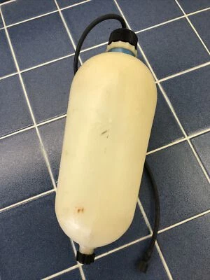 Botella de líquido lavadora VW tipo 3 Squareback Fastback Notchback 1970-1973 Volkswagen Foto 1 de 4