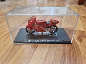 1/24 DEAGOSTINI IXO - 2001 GILERA 125 MANUEL POGGIALI DIECAST MOTORCYCLE BIKE - Picture 1 of 2
