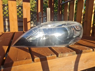 Faro/faro xenón Volvo V40 2012-2016 (lado pasajero) 31420009 Foto 1 de 4