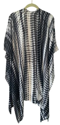 NUEVO Michael Stars Ruana Bufanda Sarong Envoltura Talla Única Negro Blanco Caimán Tie Dye Foto 1 de 4