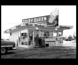 FOTO Dairy Queen Diner Vintage Insegna Ristorante Giunto Burger Frullati Gelato - Foto 1 di 1