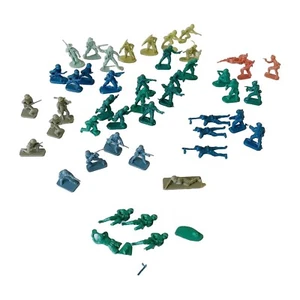 42 Pieces Vintage Micro Army Men Plastic Military Soldiers 1" Tall  - Picture 1 of 7