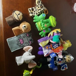 Lote de 9 marionetas de dedo de peluche 1 marioneta de plástico tema de libro de cuentos  - Imagen 1 de 9