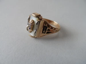 Vintage 10K Yellow Gold 1960 School ring w Mother of Pearl not a Scrap size 6.25 - Picture 1 of 10