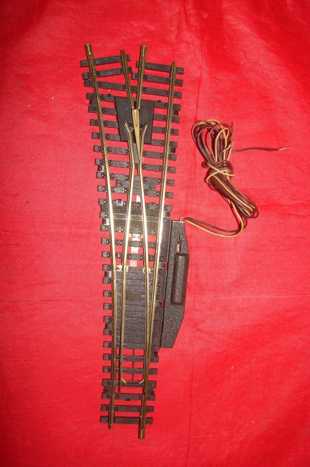 FLEISCHMANN HO AIGUILLAGE GAUCHE 6048 TRAIN ELECTRIQUE LAITON - Photo 1/1