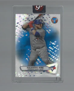2023 Topps Pristine Alejandro Kirk #159 refractor azul prístino/75 recubierto - Imagen 1 de 2