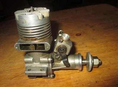 Enya 35-V RC Airplane engine Model 5225 - Image 1 of 4