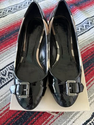 Bailarina Burberry Hebilla Peep Toe Negra Nova Check Cuero Charol Hills 36,5 EU Foto 1 de 4