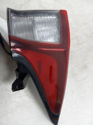 LUZ TRASERA MONTADA EN CUARTO LADO PASAJERO TOYOTA PRIUS 19-22  Foto 1 de 4