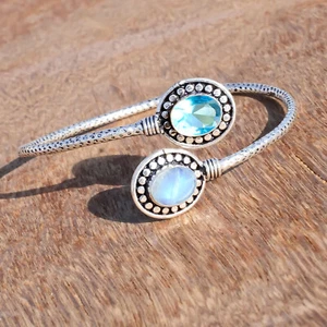Brazalete brazalete de plata de ley 925 con piedras preciosas de topacio azul y piedra lunar para la mejor pareja - Imagen 1 de 5