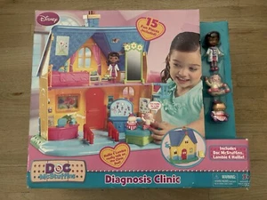 Neu Disney Doc McStuffins Diagnose Klinik Lambie & Hallie Puppe Set VERSIEGELT - Bild 1 von 7