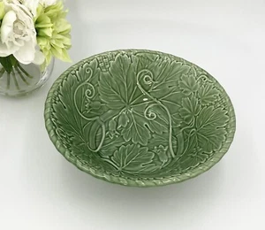 Majolika BORDALLO PINHEIRO Efeu Blatt SCHALE 12" grün Korbgeflecht - Bild 1 von 10