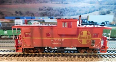 ATLAS CUSTOM SANTA FE EXTENDED VISION CABOOSE ATSF 999541 HO SCALE - Image 1 of 4