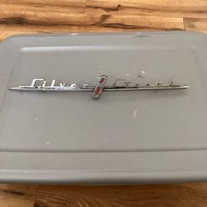 1948 Pontiac SILVER STREAK 8 HOOD SIDE EMBLEM Original GM NAME PLATE 510560 - Bild 1 von 9